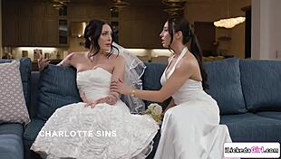 busty babe tribbing with milf girlfriend 😍