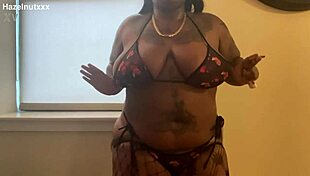 Hazelnutxxx CUMS on ebony bikini babe's FACE