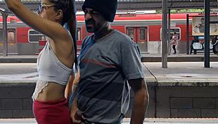 Casal's Bold Public Sex at Train Terminal