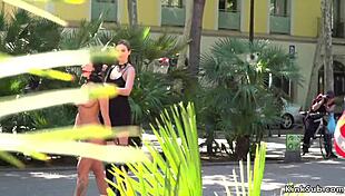 Curvy petite babe flashes on the streets!