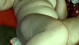 foot fucking chubby milf's pussy?