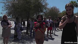 Curvy petite babe flashes on the streets!