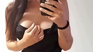 beautiful big natural tits babe getting sexy attention 😘