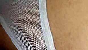 me chupa la polla y la follo en el living arriba de la silla