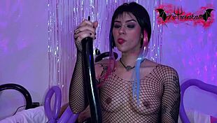 Emo Girl Plays Hot Sex With Balloons!