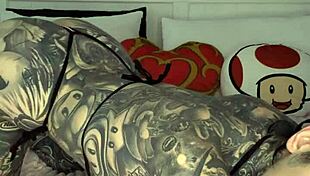 Melody Radford rockt diesen Micro-Bikini wie keine andere