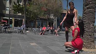 Curvy petite babe flashes on the streets!