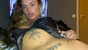 Goth horny gadis 18+ ngewe sendirian sampe klimaks