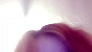 Jeune Cochonne Se Masturbant Sur Le Plan De Travail