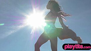 Petite Canadian Milf Strips Outdoors And Exposes Her Bubble Butt 😍