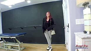 Vroče blondinka, drzna in rdečelaska Bella sesata kurca, potem jih jebejo z igračami 😏