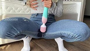 Horny stepdaughter squirts! Close up!