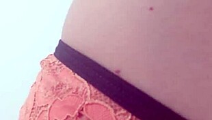 conversando e se arrumando para trabalhar