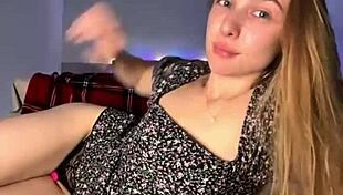 Fingering tight pink pussy on webcam so hot!