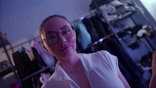 Wife Pegs Male To Cumshot