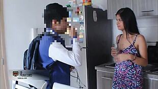 Madrastra Le Da Una Buena Mamada A Su Hijastro En Su Cama Y Lo Folla