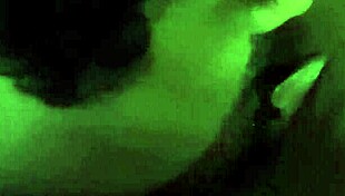 كس بنت بنية يُلعق بحماس في لقاء حميم