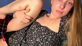 Fingering tight pink pussy on webcam so hot!