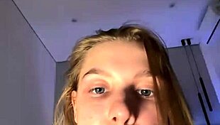 Fingering tight pink pussy on webcam so hot!