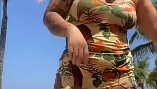 deixei o cara bater na minha bunda na praia e ele mostrou o pau?