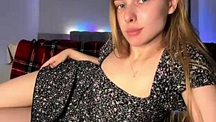 Fingering tight pink pussy on webcam so hot!