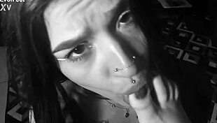 Tak cukup dengan kaki Ravena