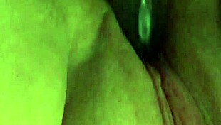 i watch closeup bbw squirting on toy, oh wow!