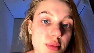 Fingering tight pink pussy on webcam so hot!