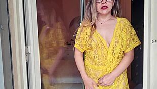 Gostosa Safada Arruma O Quarto Sem Calcinha E Mostra Tudo