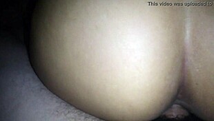 Unos ricos sentones en doggystyle con creampie