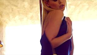 Beauty Blonde Scarlet Red Masturbates Her Shaved Pussy Hard!