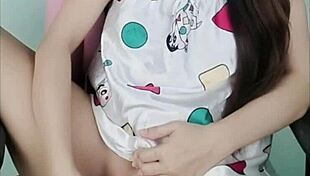 น้องนินิวสาวไทยขี้เงี่ยนชอบเล่นหีตัวเอง Ninew