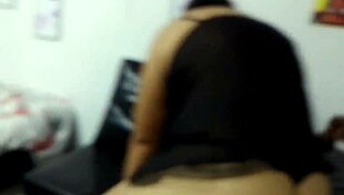 me follo el coño de la mujer de mi amigo cuando sale