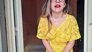 Gostosa Safada Arruma O Quarto Sem Calcinha E Mostra Tudo