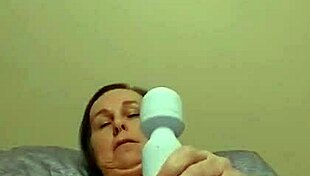 As promissed, the longer verison for fuck me friday, my pussy gets so tite when i cum realy hard.