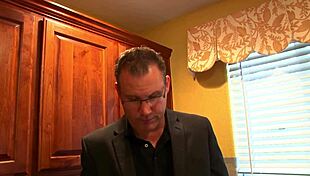 Housewife Babe Orgasms During Hot Sex