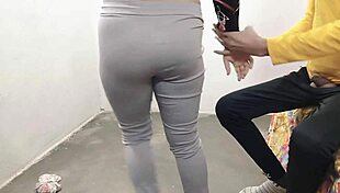 Desi naukrani fucks house owner doggy style with moaning 😍