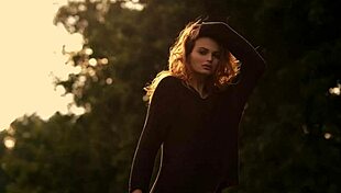 In the wind: Czech glamor video featuring young 18+ models