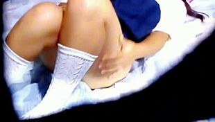 mi vecina la grabe por la ventana que da hacia mi casa cuando est� solita y �oh sorpresa �que rica conchita camara oculta