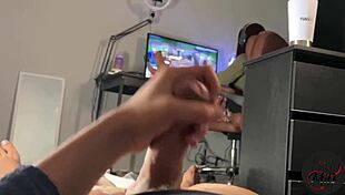 Gostoso Bateu Uma Para Mim Enquanto Não Estava Vendo E Vem Me Mostrar