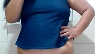 Pau Sexi1 Latina Milf Touches Herself