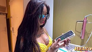 A maloqueira veio cobrar dívida e acabei pagando comendo bucetona