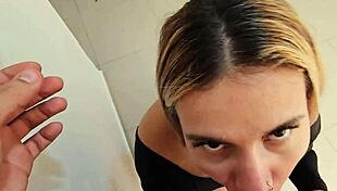 La Esposa Cachonda De Mi Mejor Amigo Me Chupa La Verga Cuando El No Mira!