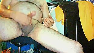 Pornstar turns me on with flashing.