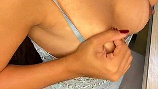 why is this patricinha giving her pussy doggy and moaning loud?