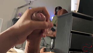 Gostoso Bateu Uma Para Mim Enquanto Não Estava Vendo E Vem Me Mostrar