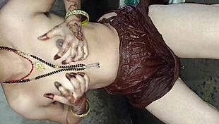 क्या मस्त भाभी है, उसकी रसीली चूत देख मेरा लंड गीला!