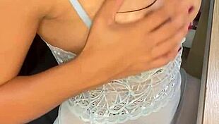 why is this patricinha giving her pussy doggy and moaning loud?