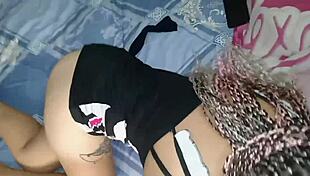 el padrastro visita a su hijastra en la habitaci�n y se lo mete sin condon 😈