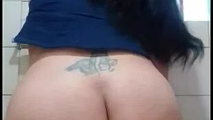 Pau Sexi1 Latina Milf Touches Herself